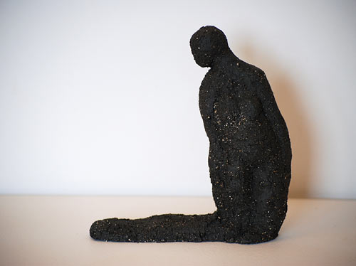 1102
fraumitschatten
achwarz schamottierter ton gebrannt
12x13cm