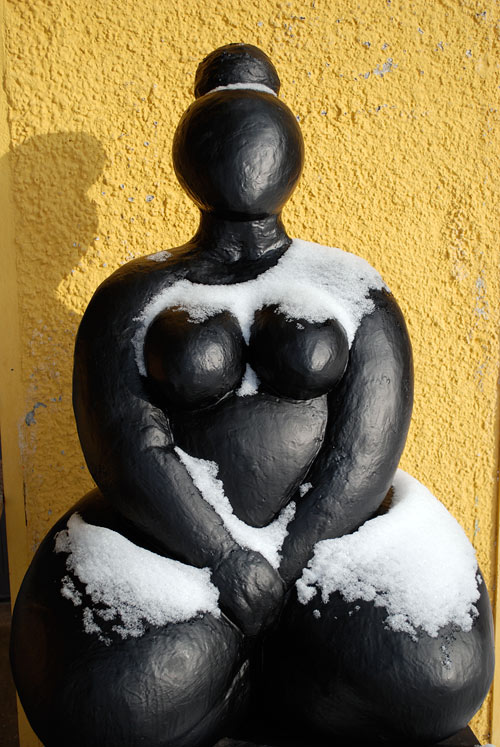 0909
styroporkern, gips, acryl
100cm