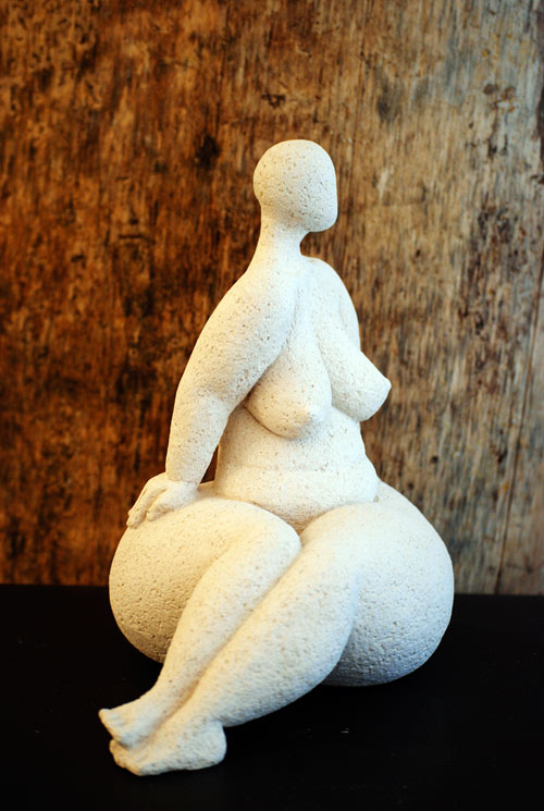 1302
weiss schamottierter ton rohbrand
h: 24cm