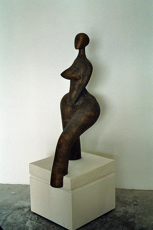 0506 vollgips acryl lack
50x55x110cm
mit sockel 150cm
auch in bronz&eacute;